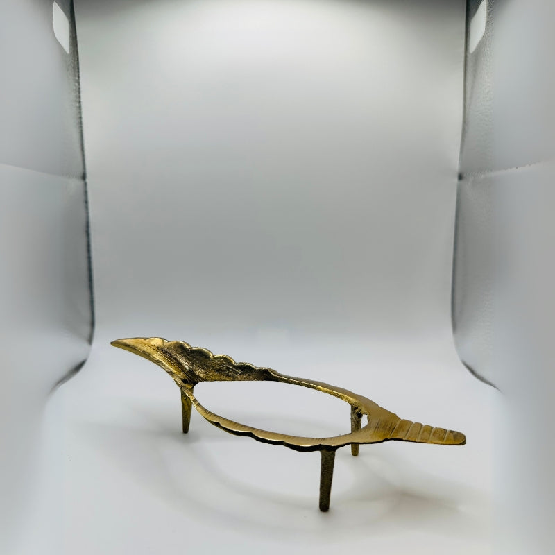 Polished Brass Shankh Holder for Daily Pooja Rituals
