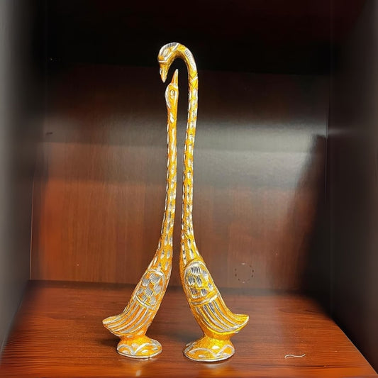 Love-themed duck couple showpiece for home decoration